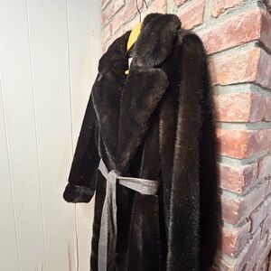 Luxurious Vintage Mink Fur Coat with Belt in Mint Condition